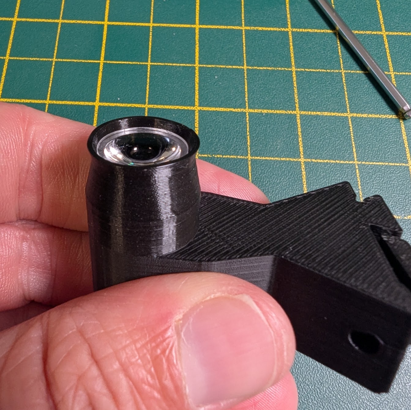 Lens correctly installed